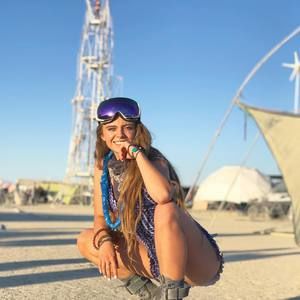 Meet your Posher, Lilly bell